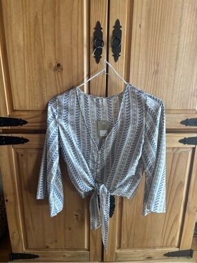 Sage Tie-Front Striped Floral Blouse - Blue & White